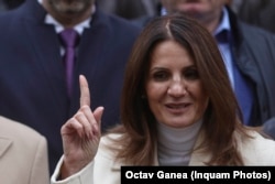 Anca Alexandrescu a fost consiliera a patru premieri PSD: Adrian Năstase, Victor Ponta, Liviu Dragnea și Viorica Dăncilă.