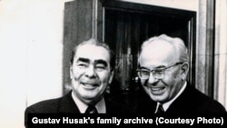 Liderul sovietic Leonid Brejnev și președintele cehoslovac Gustav Husák la Moscova, noiembrie 1977