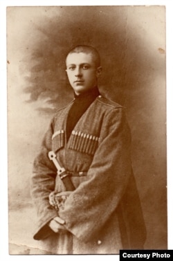 С. Таборицкий в форме Дикой дивизии. 1914. Собрание Э.-Н. Страдиоти (Бари), публ. М.Г. Талалая (Милан). Публикуется впервые.