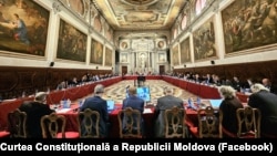 Poza publicată de Curtea Constituțională a Republicii Moldova de la 145-a sesiune plenară a Comisiei de la Veneția, la care a participat președinta Curții Domnica Manole.