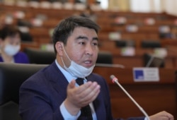 Жанар Акаев.