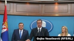 Predsjedavajući Predsjedništva BiH Milorad Dodik, predsjednik Srbije Aleksandar Vučić i predsjednica Republike Srpske Željka Cvijanović tokom susreta u Banjaluci, april 2021.