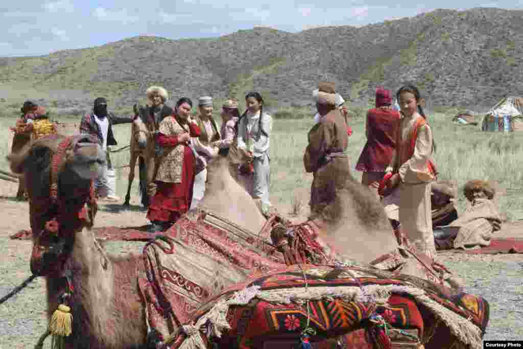"Құнанбай" фильміндегі шөккен түйе.&nbsp;