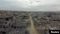 O imagine dintr-o dronă arată distrugerile dintr-un cartier rezidențial după retragerea forțelor israeliene din zonă, în orașul Gaza, 12 octombrie 2025.