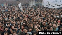 სამხედრო მდგომარეობის მიუხედავად, ათასობით დემონსტრანტი გამოვიდა თეირანის ქუჩებში 1978 წლის 9 ოქტომბერს.