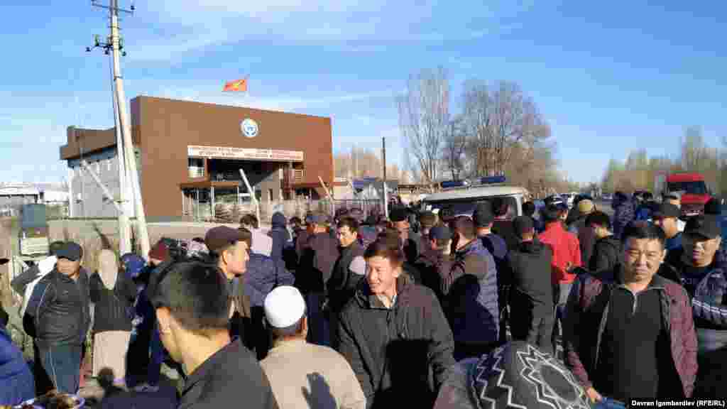 В Гсопогранслужбе отметили, что &laquo;обстановка на кыргызско-казахстанском участке государственной границы характеризуется как стабильная&raquo;.