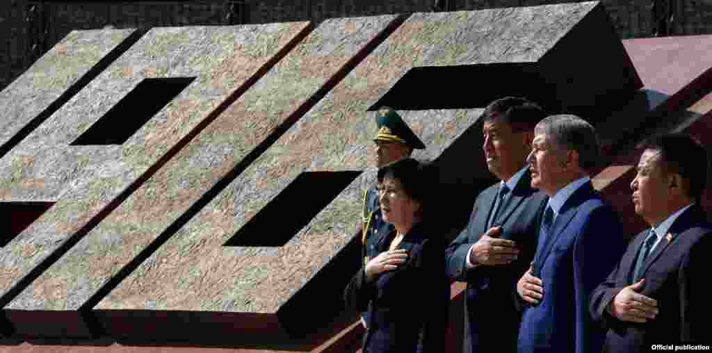 2016-жылдын баш оона жана аяк оона айларында кыргызстандыктар 1916-жылкы улуттук боштондук көтөрүлүштүн 100 жылдыгына арналган эскерүү жөрөлгөлөрүн өткөрүүнү улантышты. "Ата-Бейитте". 02.9.2016.&nbsp;