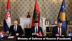 Ceremonia e nënshkrimit të nismës për bashkëpunim ushtarak mes Kosovës, Shqipërisë dhe Kroacisë në Tiranë më 18 mars 2025. 