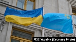 Ukrayina ve qırımtatar bayraqları