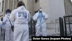 În acest moment, zeci de mii de asistenți medicali și chiar medici nu au certificat verde