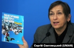 На той час науковий керівник Фонду «Демократичні ініціативи» Ірина Бекешкіна під час пресконференції на тему: «Ставлення киян до дострокових виборів мера – листопад 2007 року». Київ, 12 листопада 2007 року