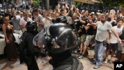 Detalj sa protesta u Beogradu, 13. avgust 2025.