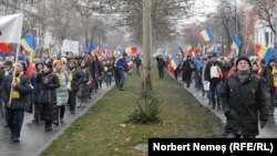 Protestatarii se apropie pe două coloane de Piața Victoriei pentru a cere demisia Guvernului Ciolacu.