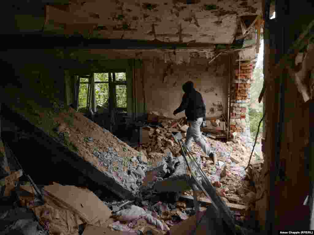 Житло по сусідству, в яке влучив &laquo;Град&raquo; у 2014 році