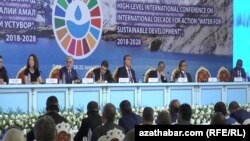  Duşenbede geçirilýän “Durnukly ösüş üçin suw” atly halkara maslahatdan bir pursat
