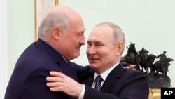  Oficialii militari ruși și belaruși au semnat în mai un pact care prevede ca Moscova să desfășoare arme nucleare tactice în Belarus.