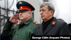 Valery Kuzmin, ambasadorul Rusiei în România, alături de Alexey Grishaev, adjunct al atașatului militar al ambasadei.