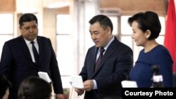 Садыр Жапаров депутаттарды шайлоо учурунда. 30-ноябрь, 2025-жыл.