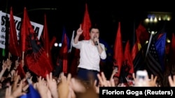 Ljuljzim Baša na protestu u Tirani