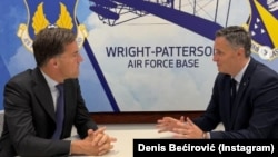 Mark Rutte i Denis Bećirović tokom razgovora u bazi Wright-Patterson, maj 2025.