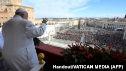 88-річний Франциск був госпіталізований 14 лютого з тяжкою респіраторною інфекцією. 23 березня він вперше з’явився на публіці