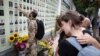 Біля Стіни пам'яті полеглих за Україну. Київ. 29 серпня 2019 року