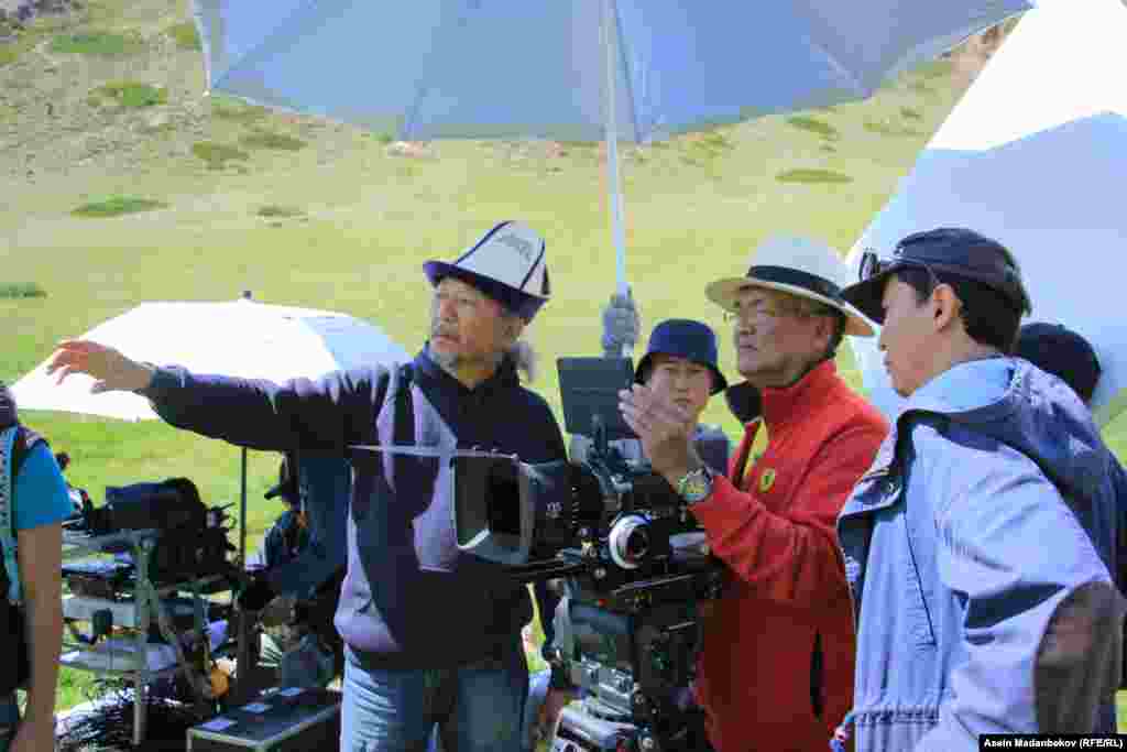 "Саякбай Каралаев" фонду каржылаган тасманы режиссер Эрнест Абдыжапаров тартып жатат.