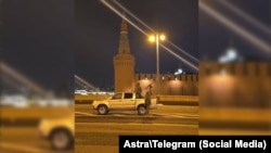 Російські військові, що намагаються збити дрони під час атаки у ніч проти 27 жовтня, Москва, Росія