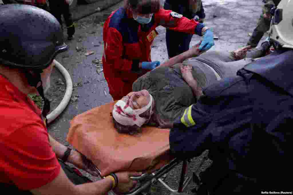 Троє людей загинули, щонайменше 21 зазнали поранень у Харкові, який російські військові в ніч проти 7 червня атакували ударними дронами, керованими авіабомбами та ракетою