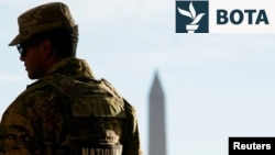 Një pjesëtar i Gardës Kombëtare amerikane pas të shtënave në Uashington. 