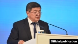 Акылбек Жапаров.