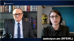 Олеся Вартанян дает интервью ведущему Воскресной аналитической программы Азатутюн ТВ Грайру Тамразяну