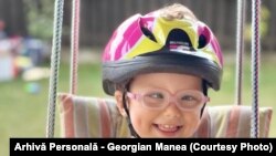 În prezent, fetița soților Manea urmează ședințe de kinetoterapie.