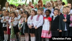 Останній дзвоник в одній із київських шкіл, 27 травня 2016 року (ілюстраційне фото)