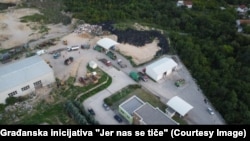 Kolona kamiona na ulazu u mostarsku deponiju, nakon što je, mimo zabrane inspekcije, deponija ponovo otvorena. Mostar, 15. septembar 2025. godine