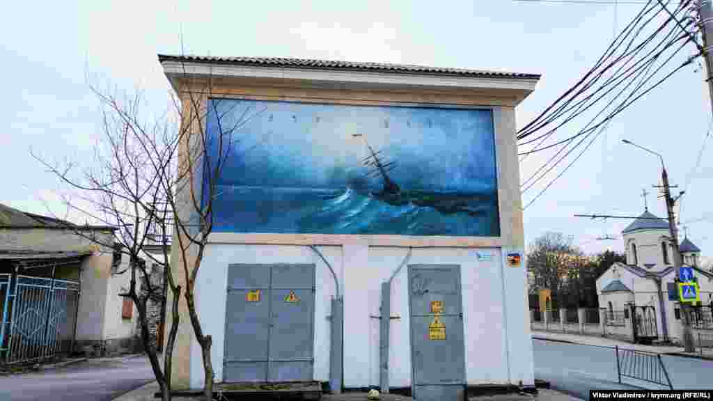 На тлі цієї не дуже приємної картини трапляються й винятки. Наприклад, мурал на трансформаторній підстанції