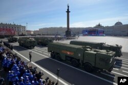 Ракетные установки "Искандер" на военном параде в Санкт-Петербурге, 9 мая 2023 года