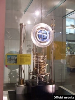 10 000 жылдык сааттын биринчи прототиби. Илим музейи, Лондон.