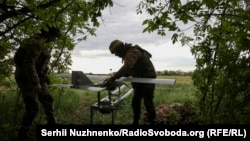 Військовослужбовці 15-ї бригади НГУ «Кара-Даг» застосовують ударні FPV- «Дартс», Купʼянський напрямок, травень 2025 року