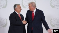 Predsednik SAD Donald Tramp i mađarski premijer Viktor Orban tokom samita o Pojasu Gaze u Šarm el-Šeiku, Egipat, 13. oktobar 2025.
