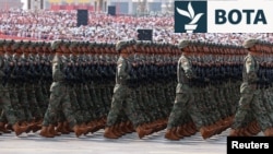 Ushtarë kinezë gjatë një parade ushtarake në Pekin më 3 shtator 2025. 