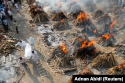 Crematorii în masă pentru victimele COVID-19 în New Delhi