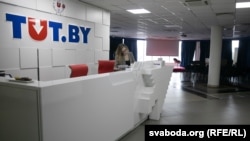 Заява ЄС була зроблена через кілька годин після того, як Катерина Борисевич, журналістка Tut.by, засуджена через «розголошення медичної таємниці», вийшла на свободу з колонії 