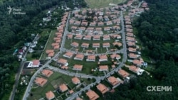 Примітно, що на той момент президент мешкав за 50 кілометрів звідти, в селищі Іванковичі – зовсім в іншому заміському напрямку