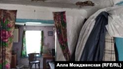 Many of the homes in Bungur are falling apart or are in disrepair.