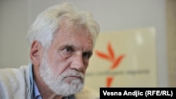 Zoran Stojiljković: "Svi su povezani u klijentelističkom lancu, a nekoliko stotina su izrazito bogati"