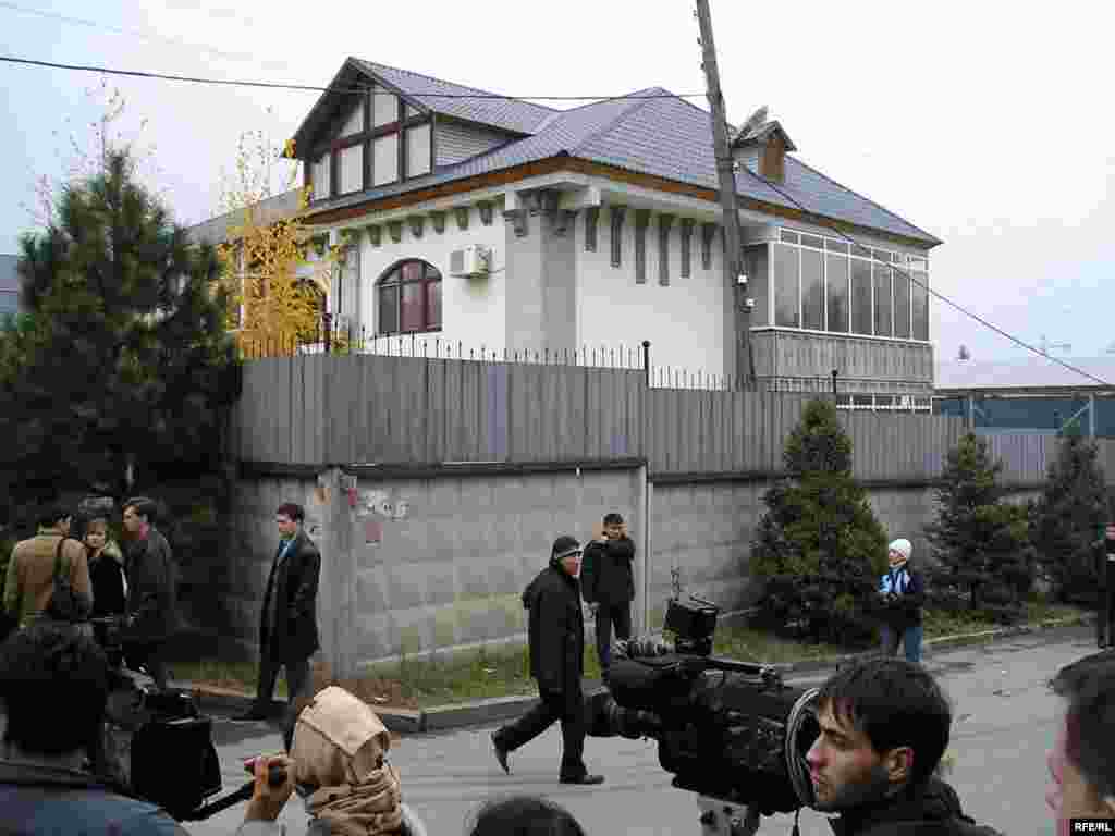 Трагедия произошла в этом доме в Алматы, где Нуркадилов жил под усиленной охраной