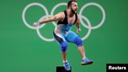 Қазақстандық атлет Нижат Рахимовтың олимпиадада жаңа рекорд орнатқаннан кейін шаттанған сәті. Рио-де-Жанейро, 10 тамыз 2016  жыл.