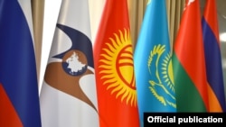 Флаги стран ЕАЭС.