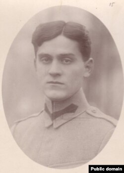 Ofițer român prizonier în Germania (Foto: Expoziția Marele Război, 1914-1918, Muzeul Național de Istorie a României, http://www.marelerazboi.ro/)